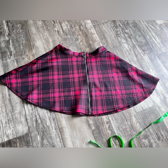 Hot Topic Red black plaid mini skirt w/silver ring zipper emo rock scene girl M - Picture 7 of 8